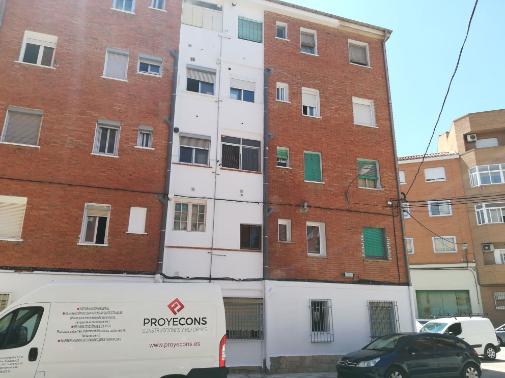 Rehabilitación de fachada y tubería en Albacete