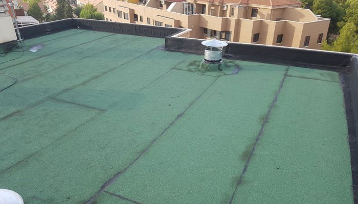 Impermeabilización de un tejado en un edificio de Albacete